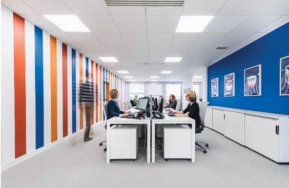 與傳統(tǒng)商務相比,電子商務有哪些優(yōu)缺點